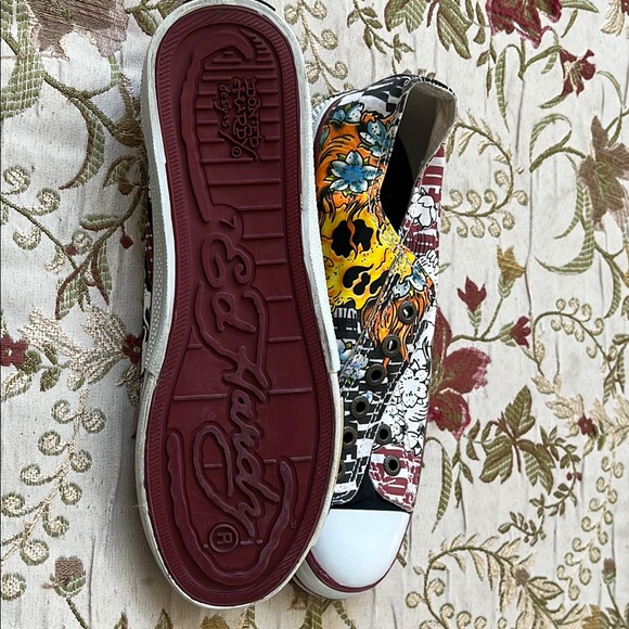 Colorful Graphic Low-Top Sneakers - Picture 2 of 4